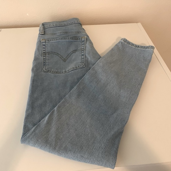 Levi’s Light Blue Wash Wedgie Skinny Jeans - Picture 7 of 8